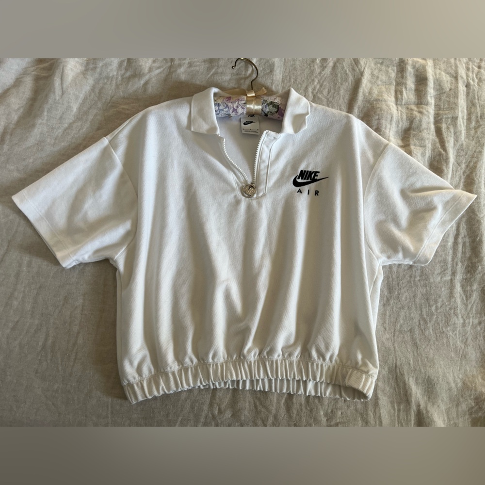 Nike Air 🏀 Women’s White Black Short Sleeve Active Crop Top
